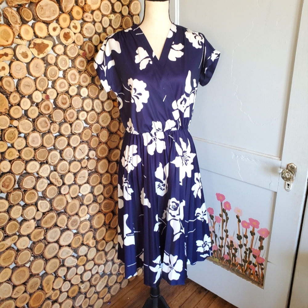 Tabby of California Vintage Retro Navy Blue Hawaiian Floral Pleated Dress 10